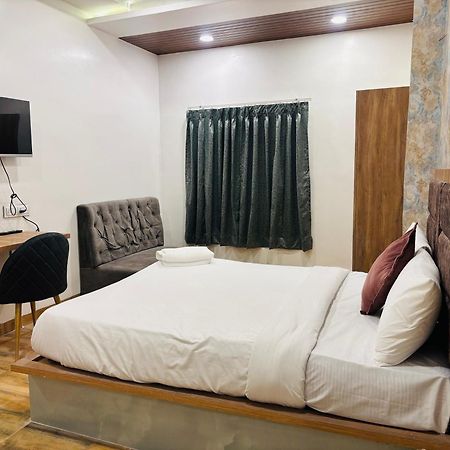 Hotel Vedicvista Indaur Kültér fotó