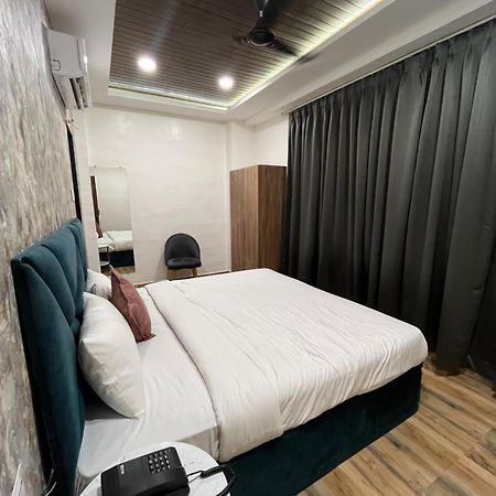 Hotel Vedicvista Indaur Kültér fotó