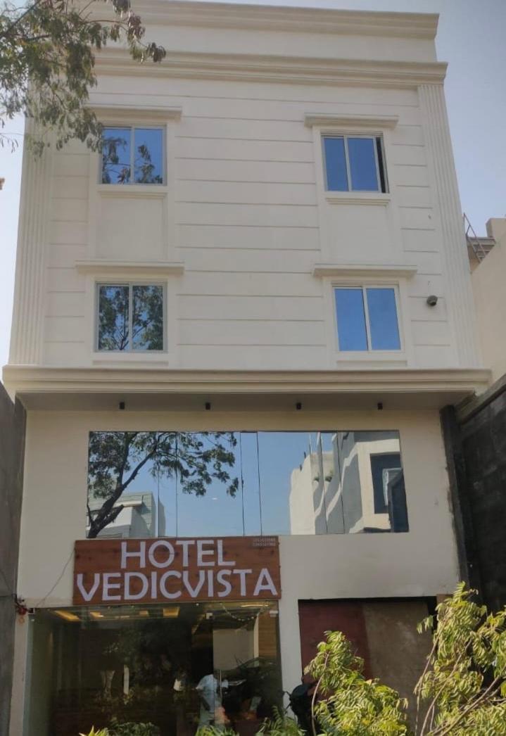 Hotel Vedicvista Indaur Kültér fotó