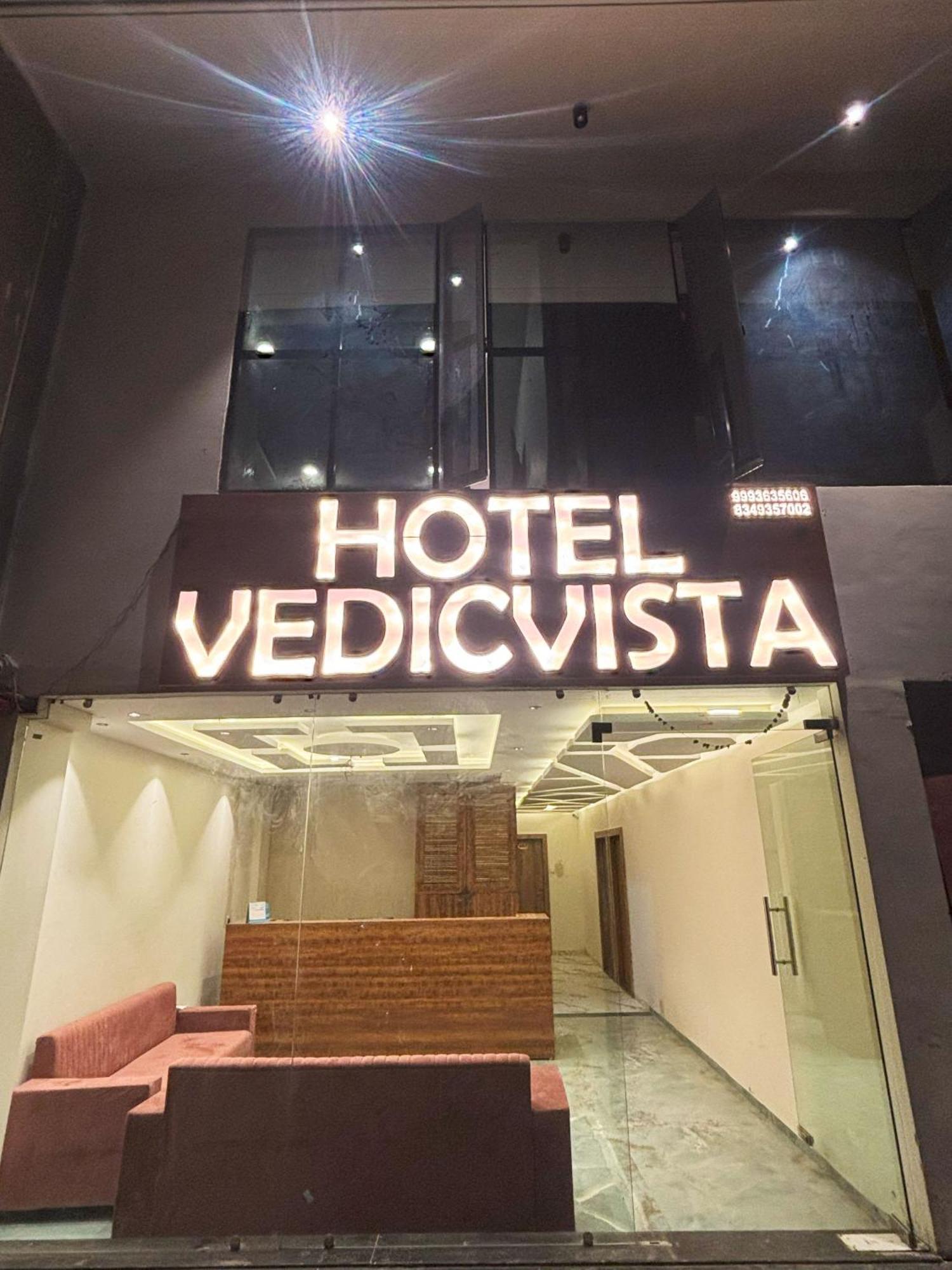 Hotel Vedicvista Indaur Kültér fotó