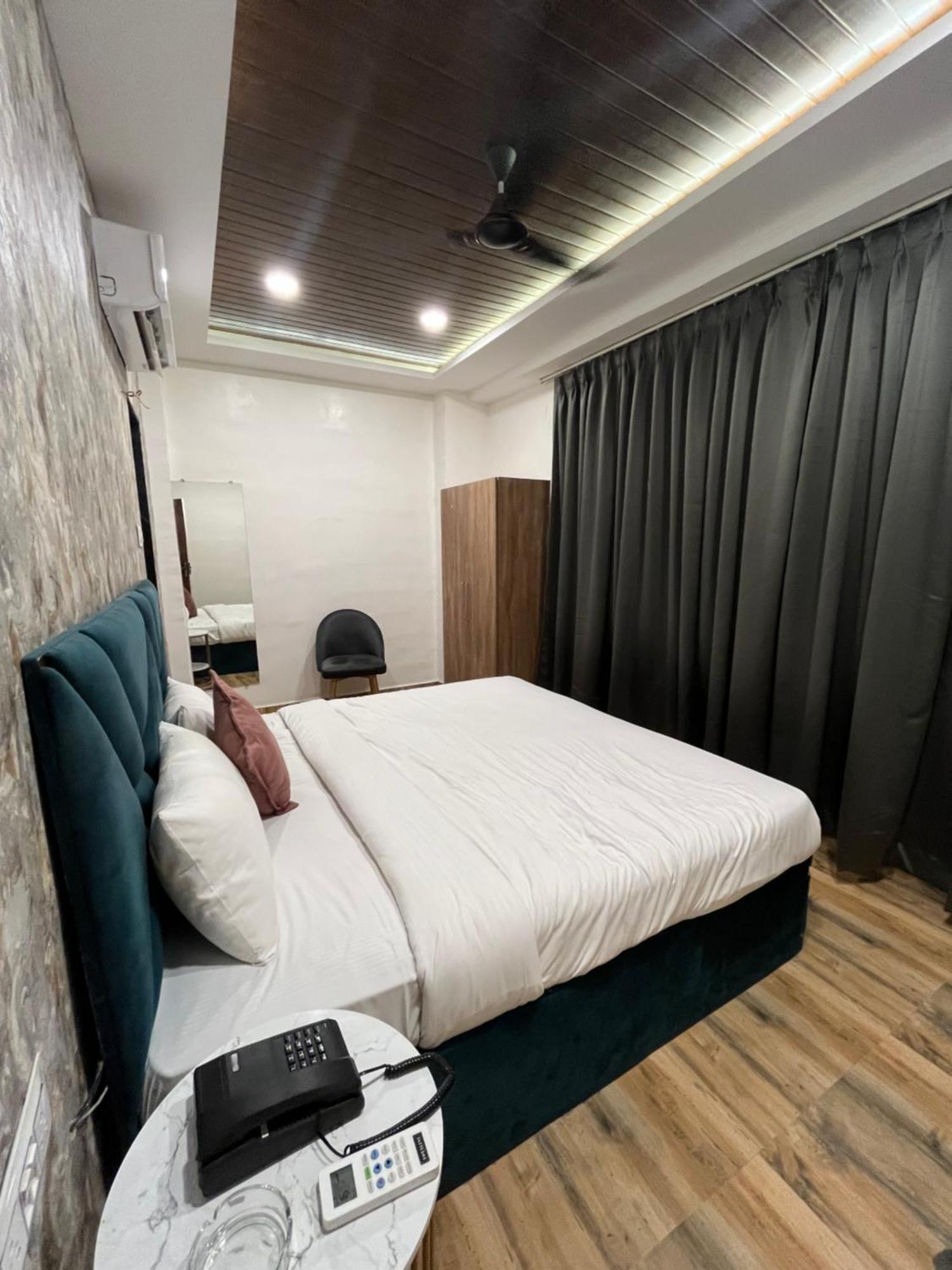 Hotel Vedicvista Indaur Kültér fotó