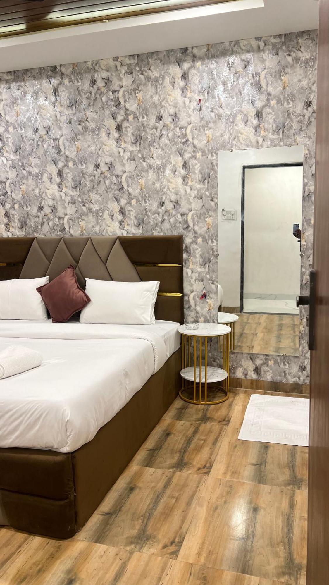 Hotel Vedicvista Indaur Kültér fotó